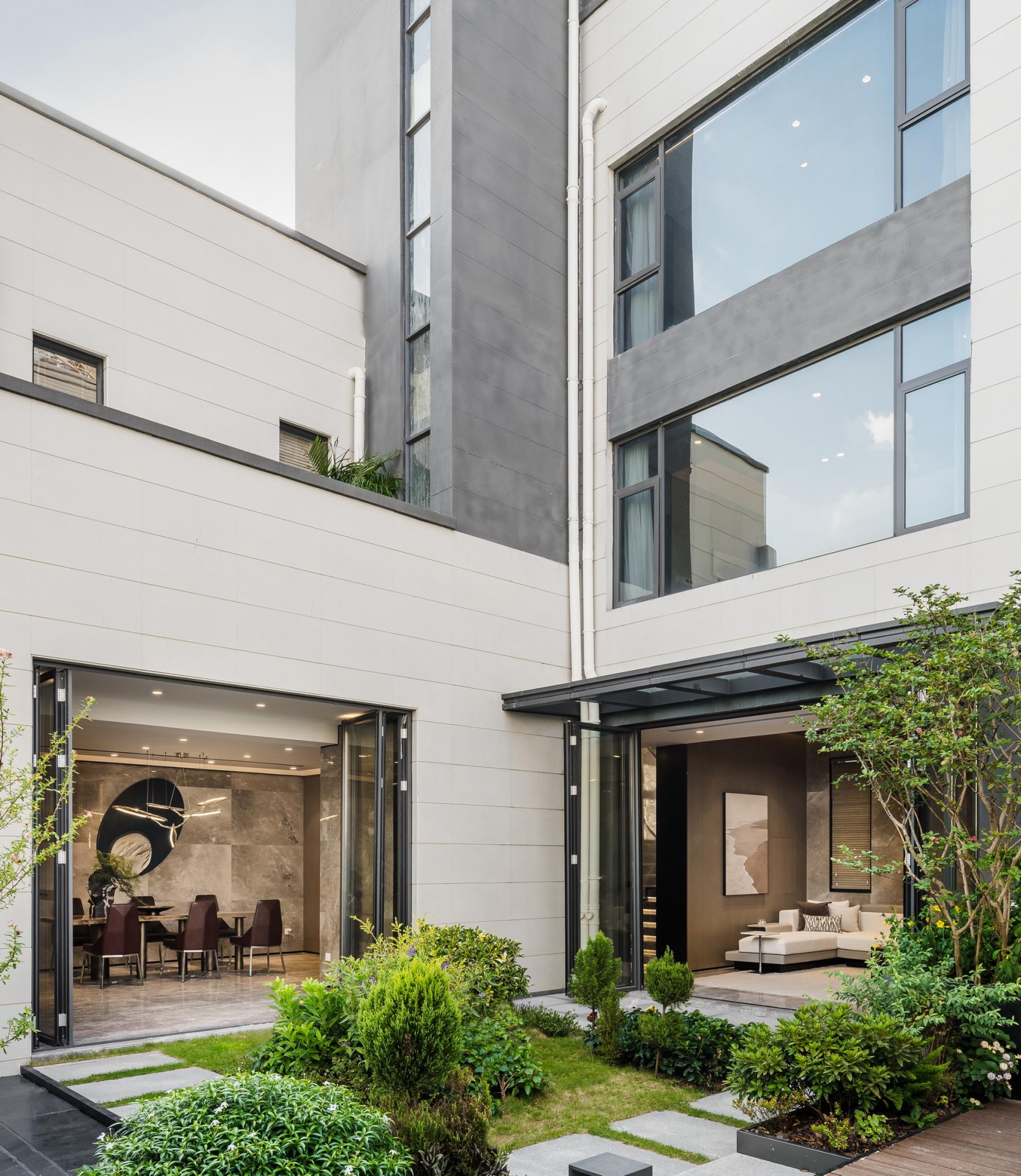 TITAN Property Awards - Planet Pearl · Green Courtyard In The City Center